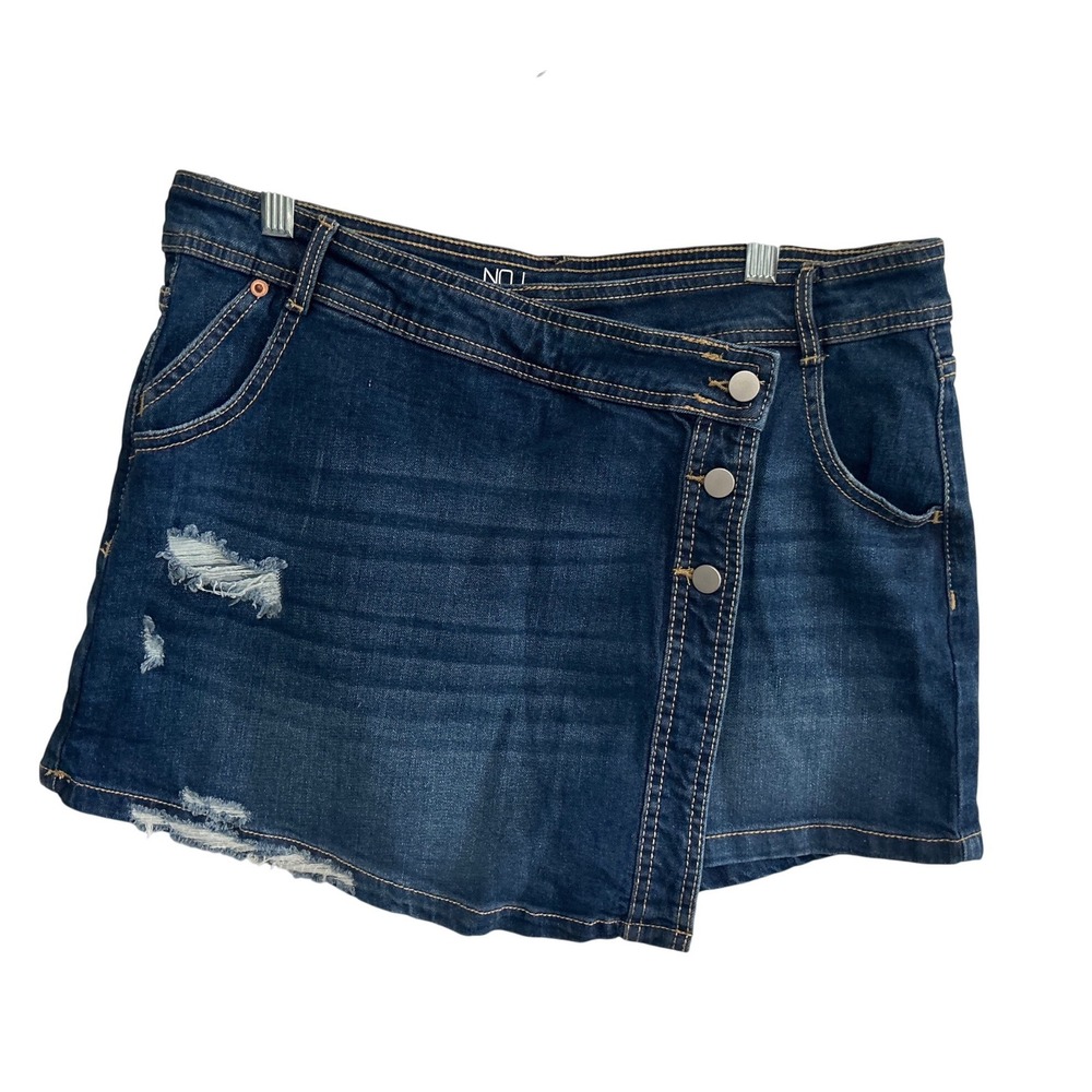 No Boundaries Womens Distressed Denim Skort Dark Wash Asymmetrical Button Size13